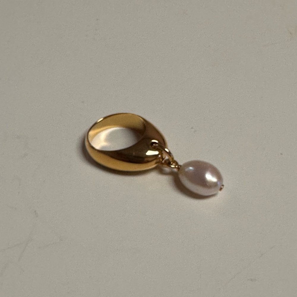 Chloé Elegant Gold and Pearl Women's Pendant